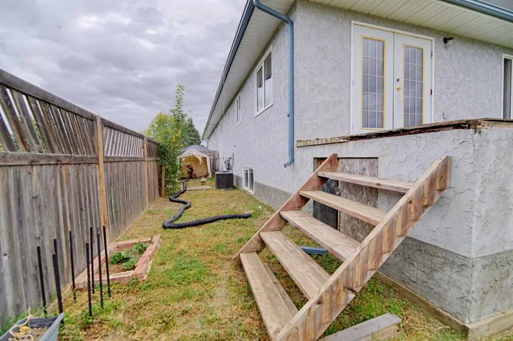 406 A Pioneer Crescent Crescent