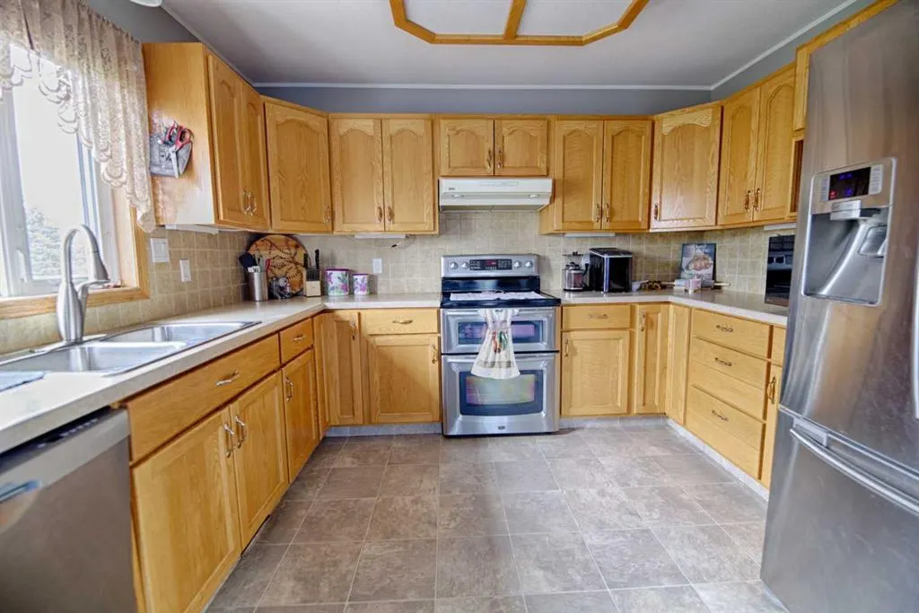 406 A Pioneer Crescent Crescent