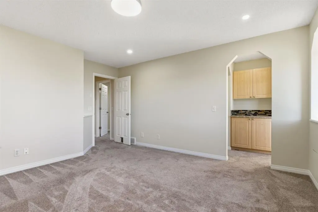 64 Cougarstone Square SW