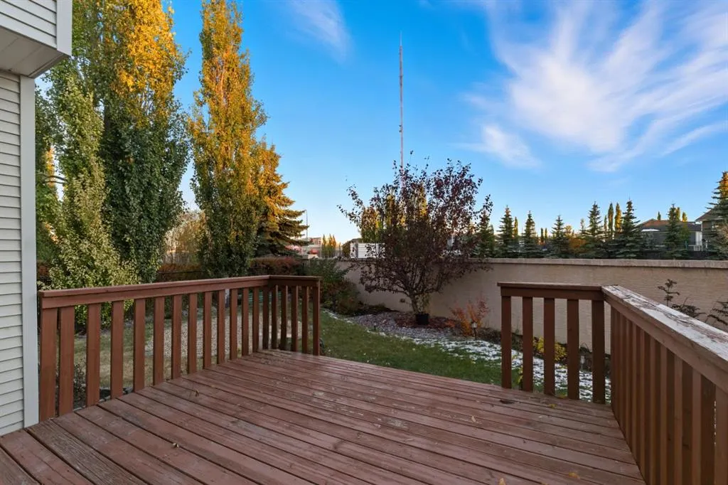 64 Cougarstone Square SW