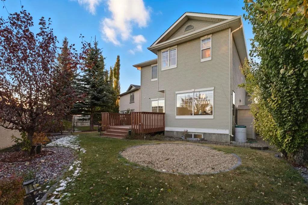 64 Cougarstone Square SW