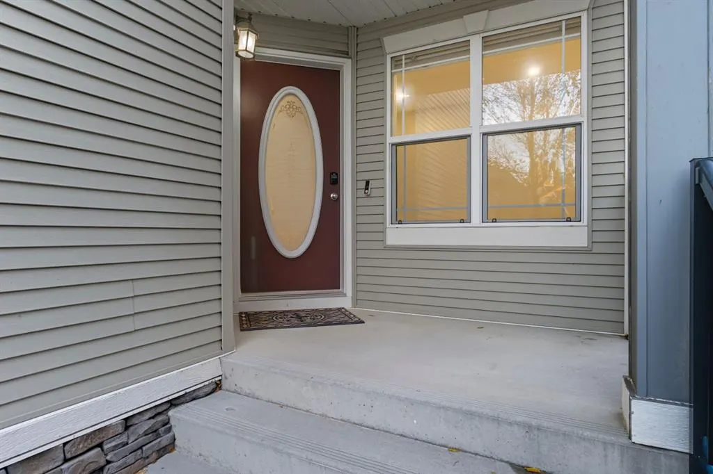 64 Cougarstone Square SW