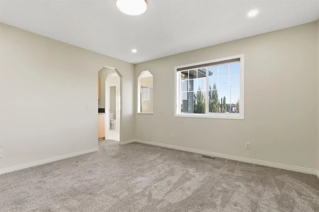 64 Cougarstone Square SW
