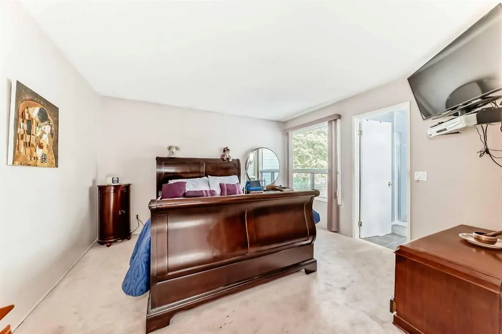 167 Woodridge Place SW