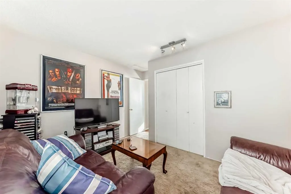 167 Woodridge Place SW