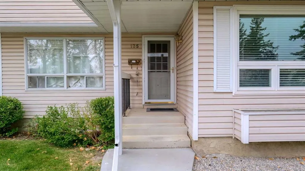 135 Woodsman Lane SW