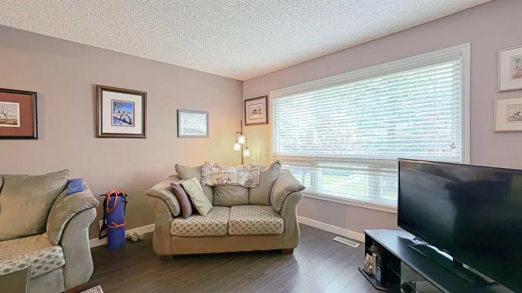 135 Woodsman Lane SW