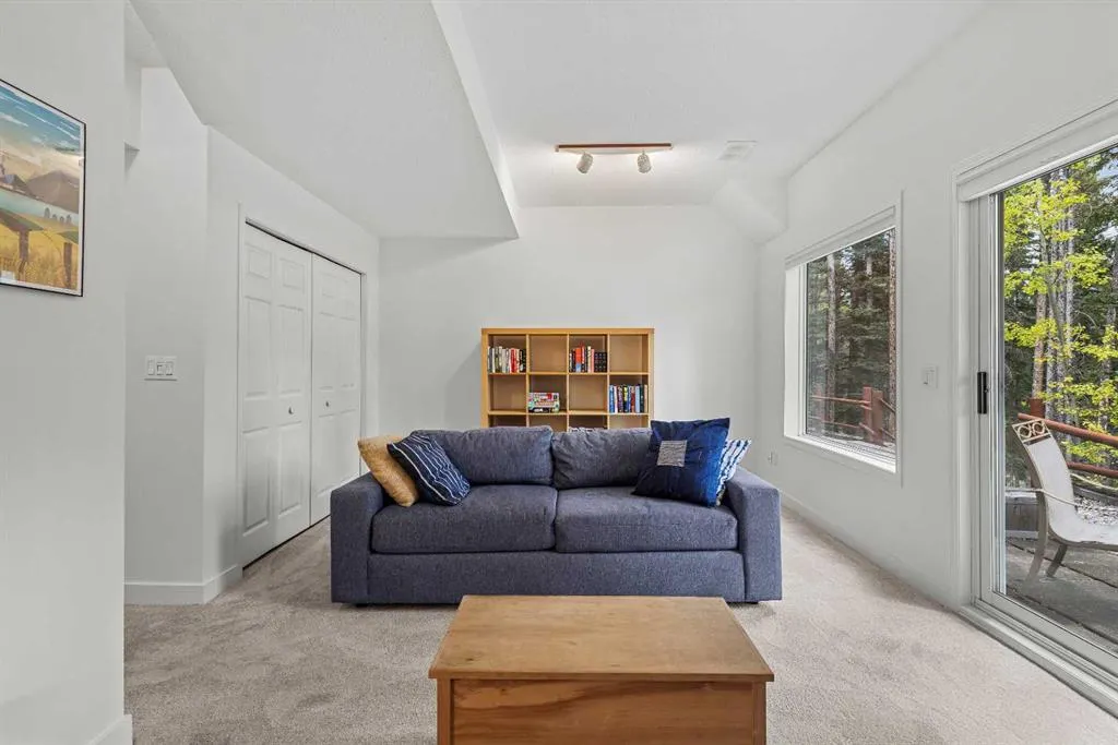 1022 Rundleview Drive, #13