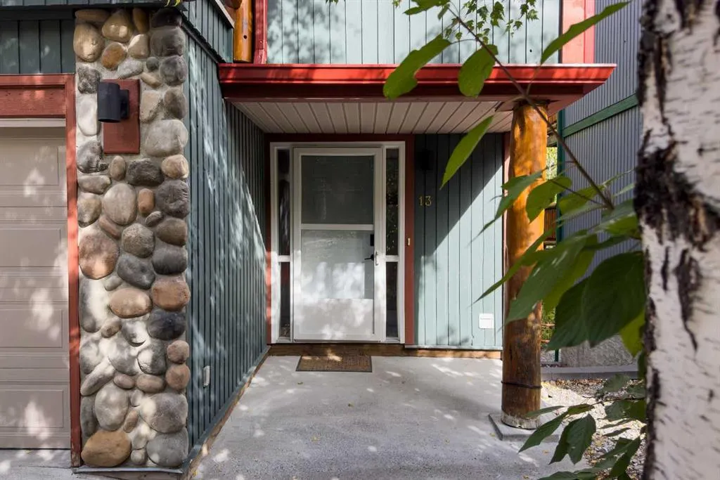 1022 Rundleview Drive, #13
