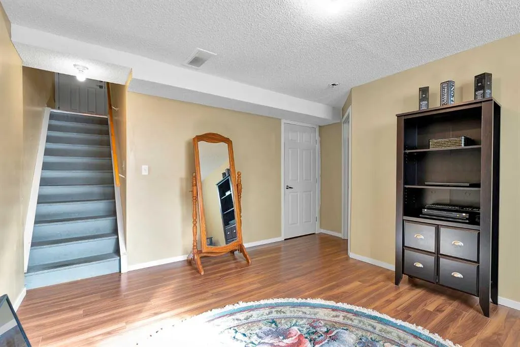 14 Windstone Lane SW