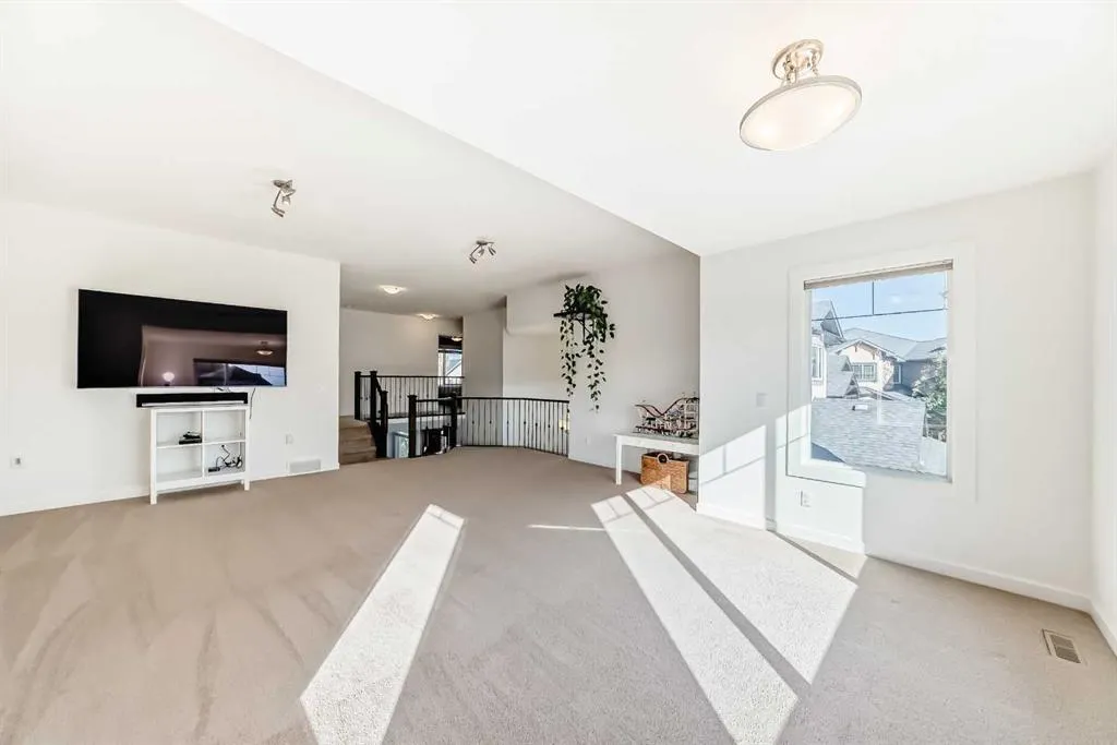 136 ASPENMERE Close