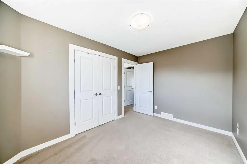 136 ASPENMERE Close