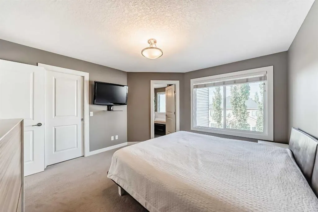 136 ASPENMERE Close
