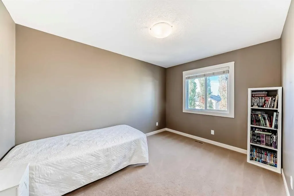 136 ASPENMERE Close