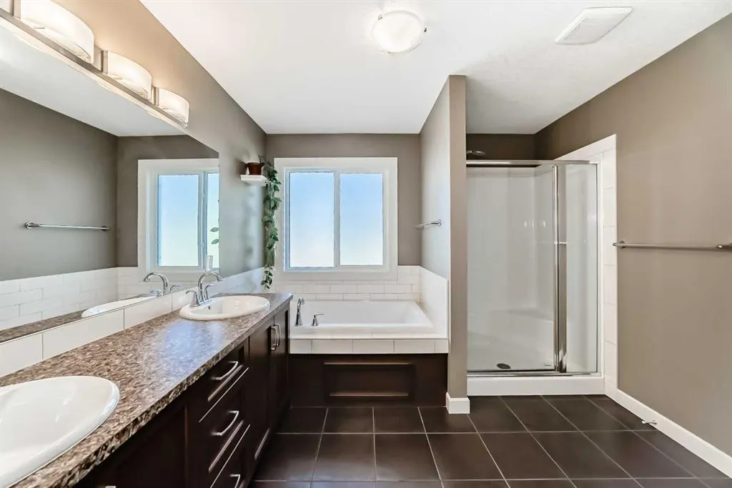 136 ASPENMERE Close