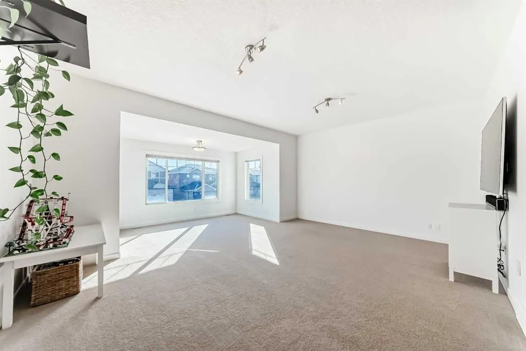 136 ASPENMERE Close
