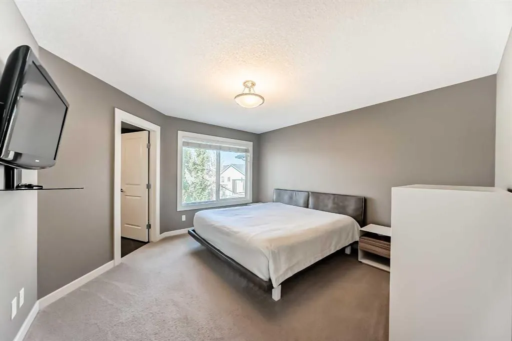 136 ASPENMERE Close