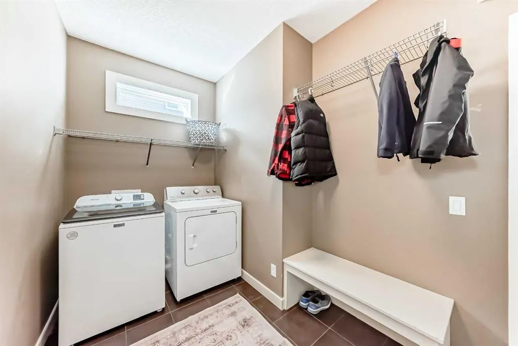 136 ASPENMERE Close