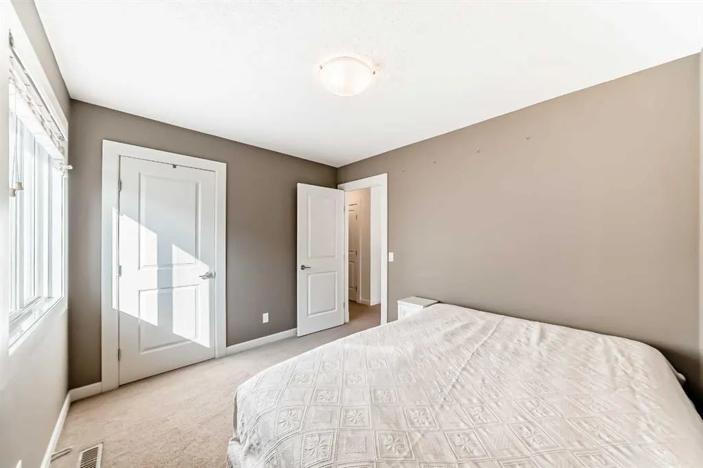 136 ASPENMERE Close
