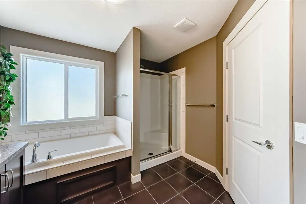 136 ASPENMERE Close