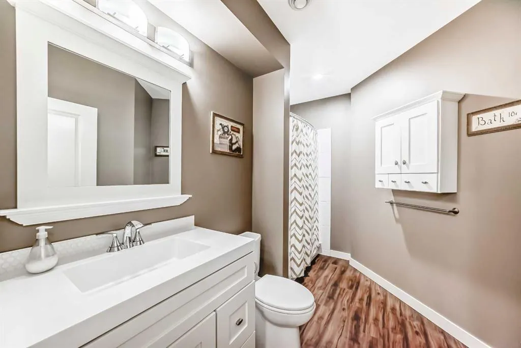 136 ASPENMERE Close