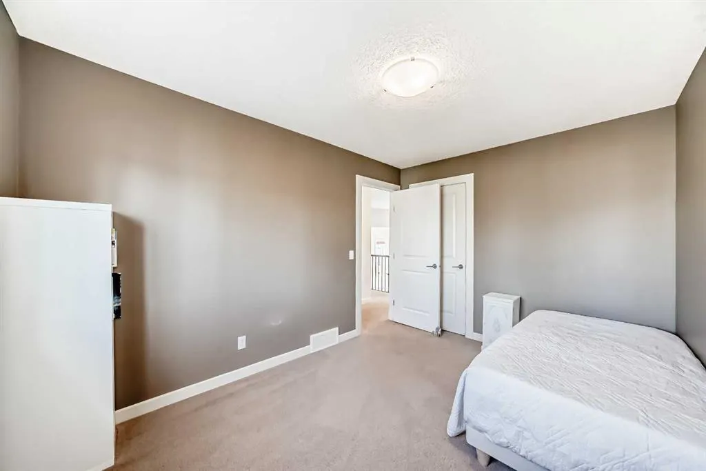 136 ASPENMERE Close