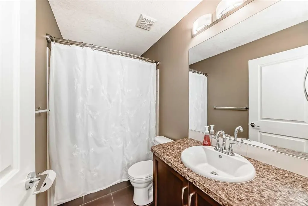 136 ASPENMERE Close