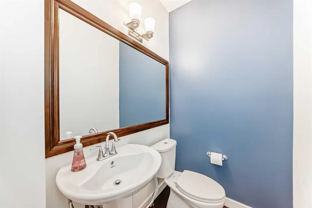 136 ASPENMERE Close