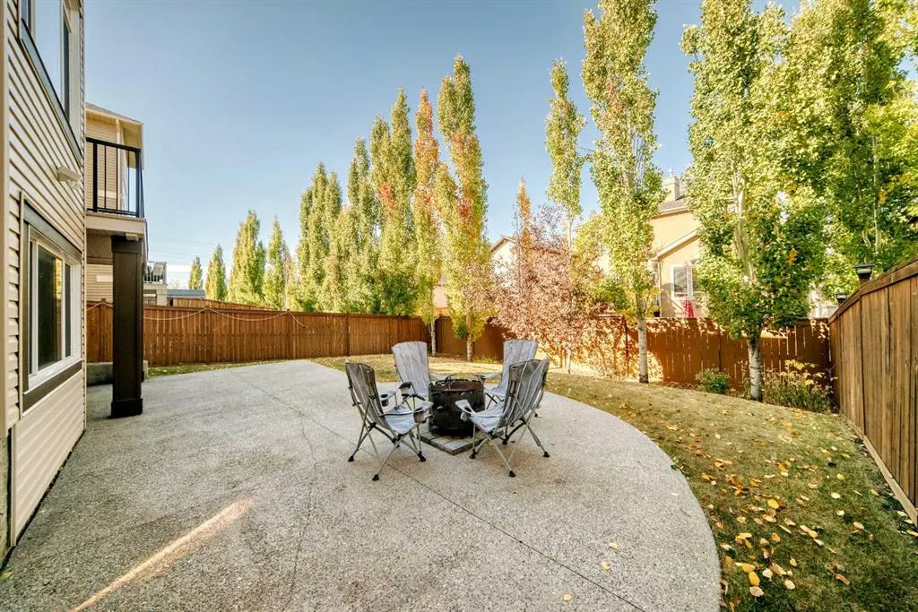 136 ASPENMERE Close