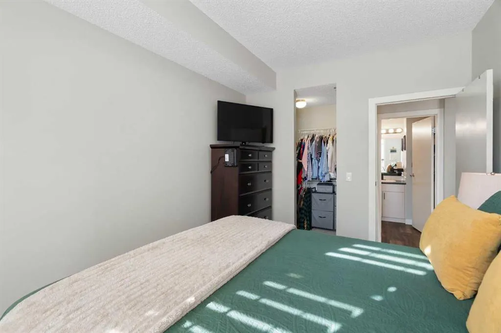 1000 15 Avenue SW, #303