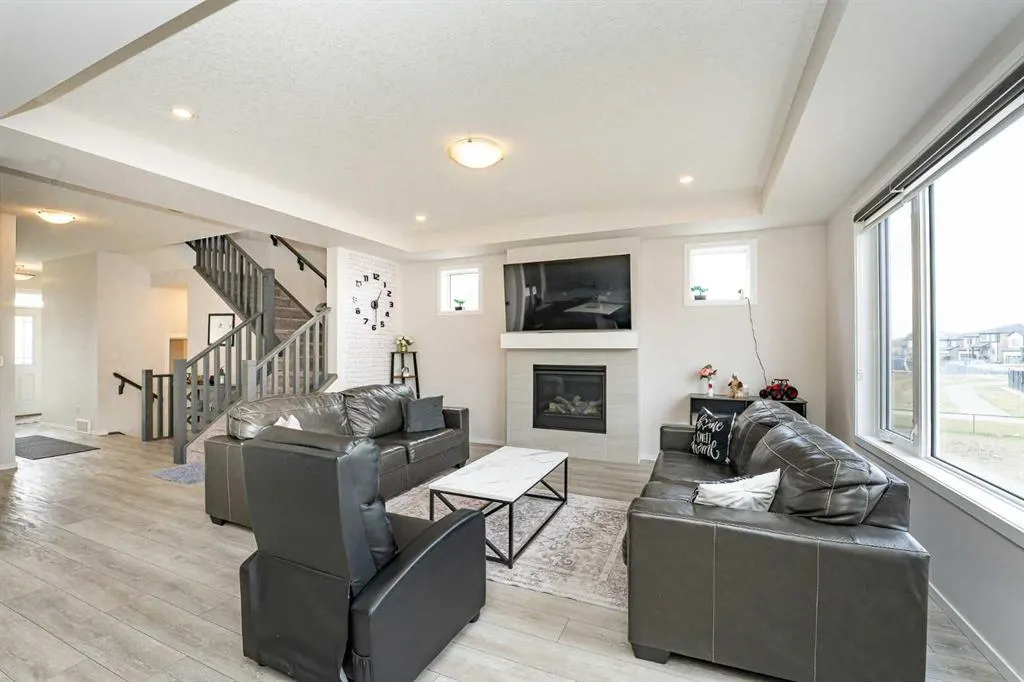 717 Windrow Manor SW