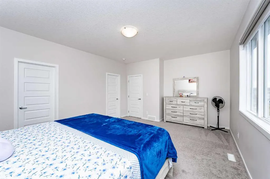 717 Windrow Manor SW