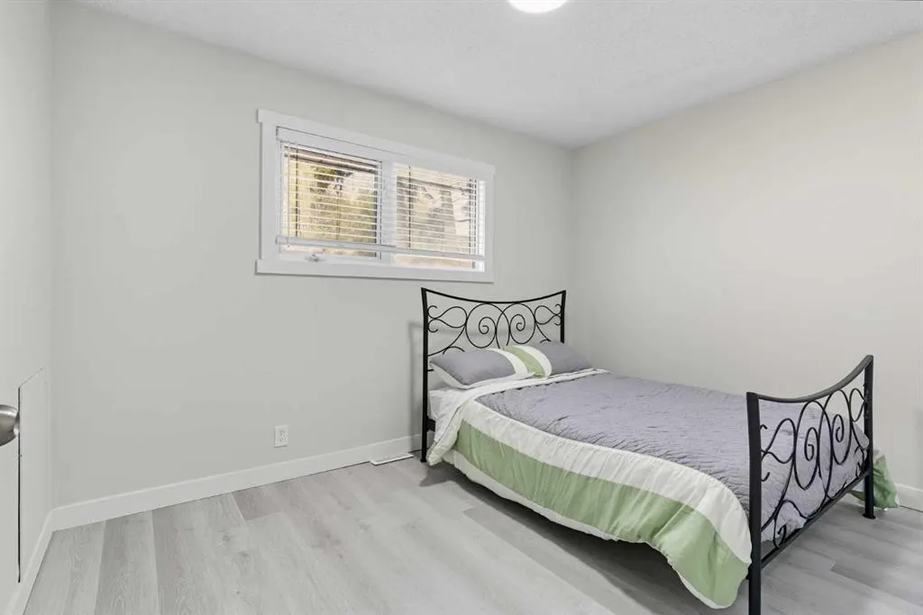 2009 Cottonwood Crescent SE