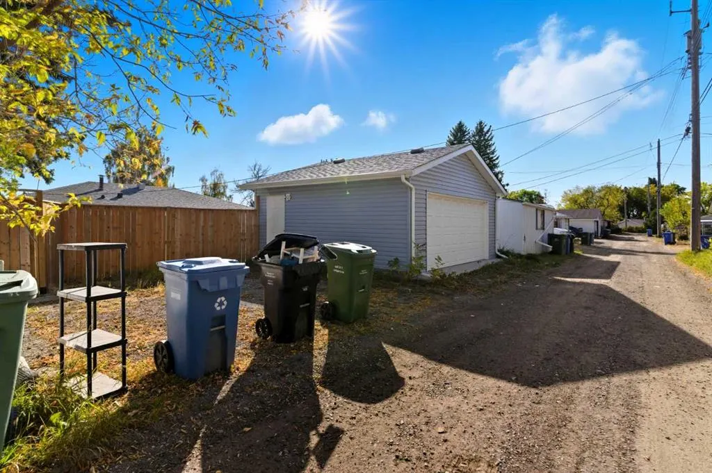 2009 Cottonwood Crescent SE