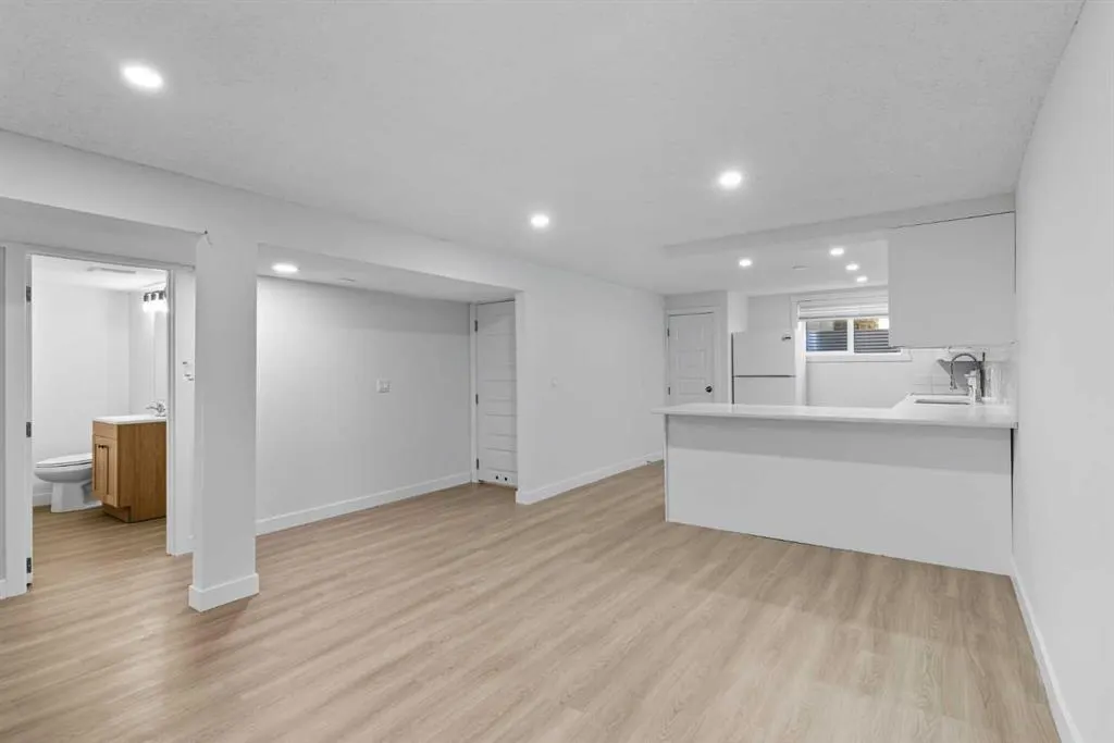2009 Cottonwood Crescent SE