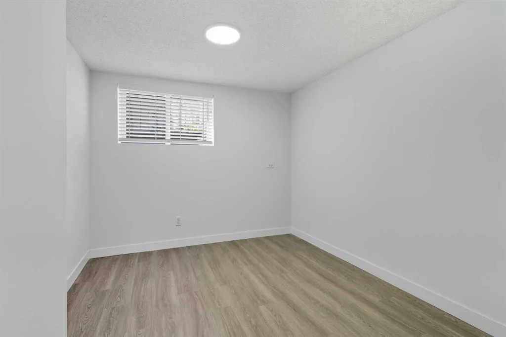 2009 Cottonwood Crescent SE