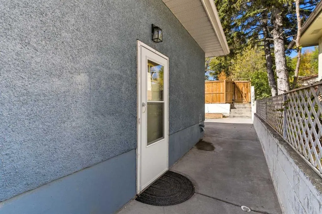 2009 Cottonwood Crescent SE