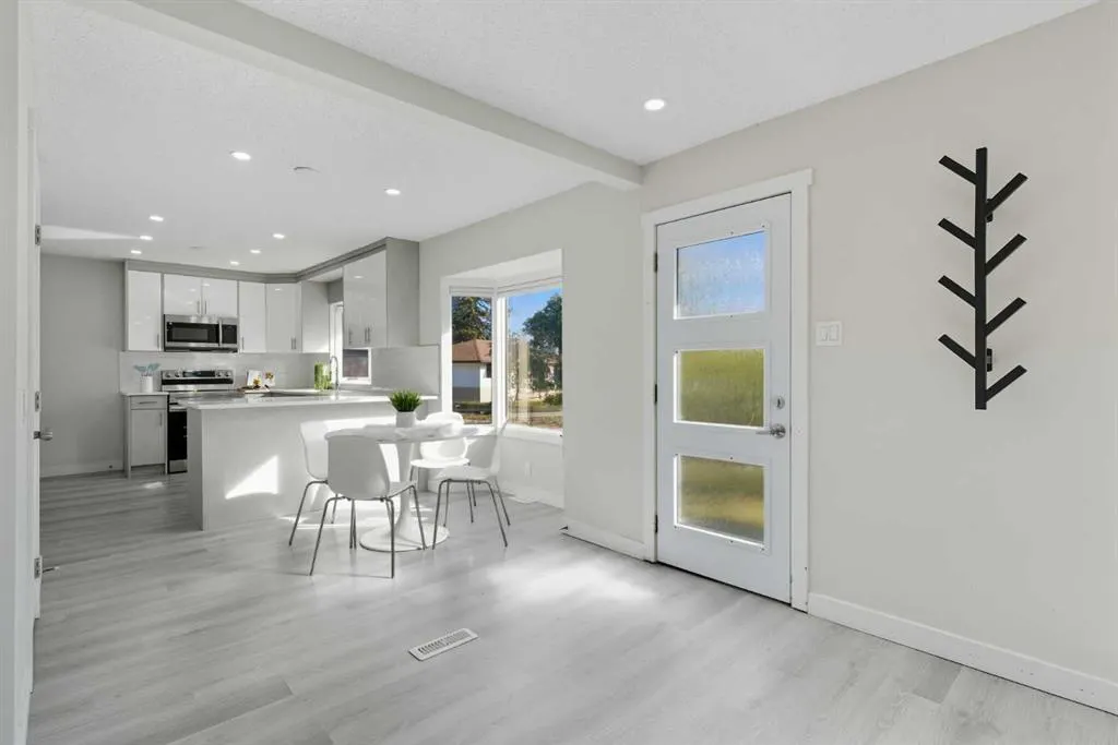2009 Cottonwood Crescent SE