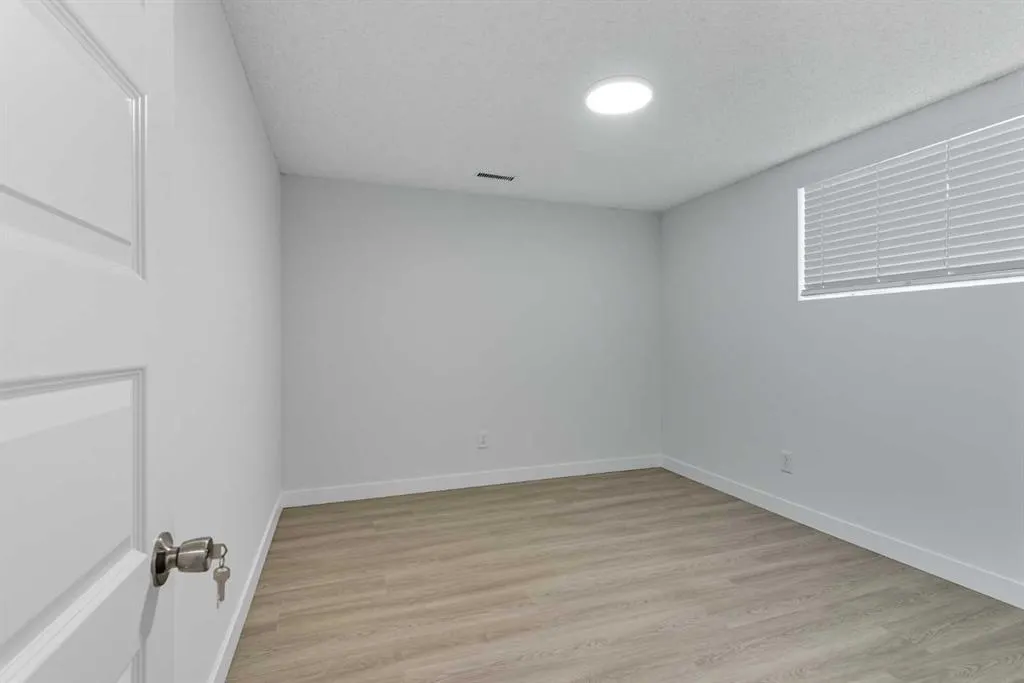 2009 Cottonwood Crescent SE