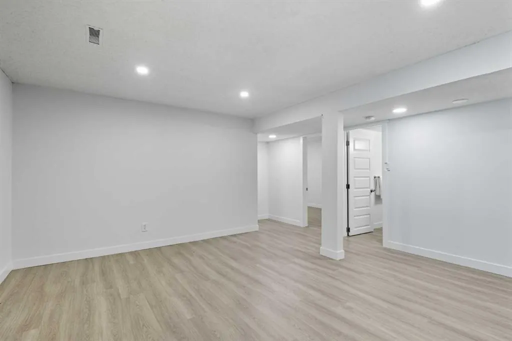 2009 Cottonwood Crescent SE