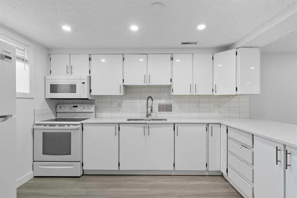 2009 Cottonwood Crescent SE