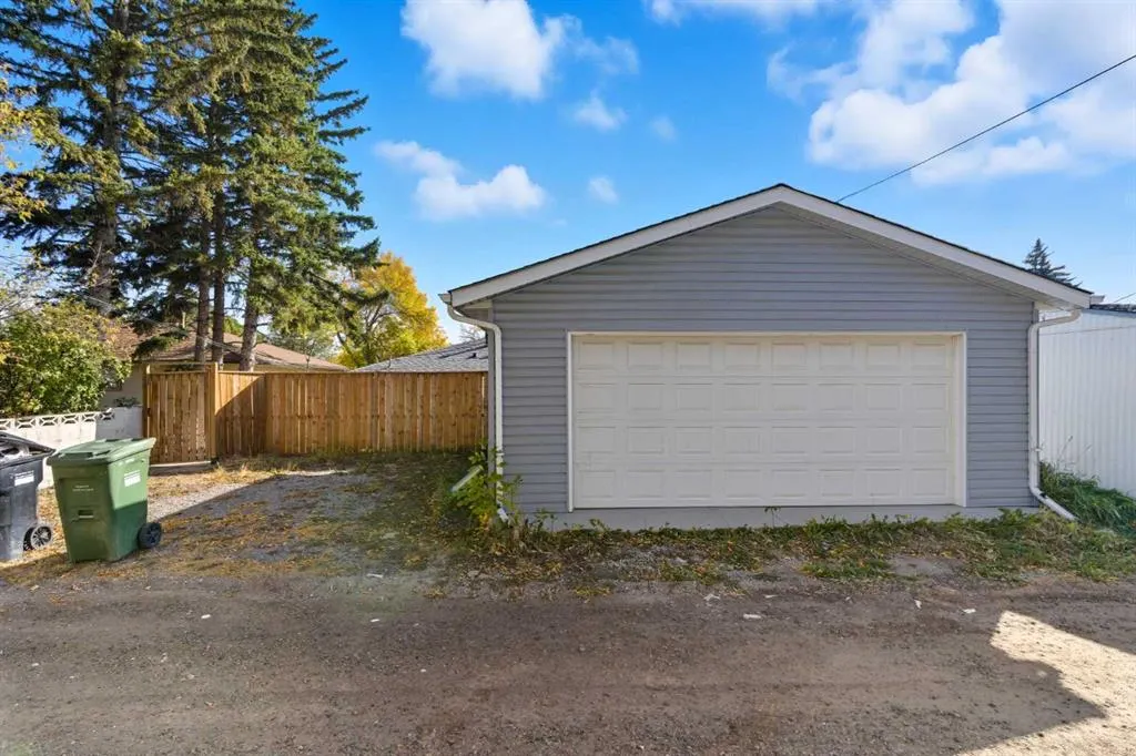 2009 Cottonwood Crescent SE