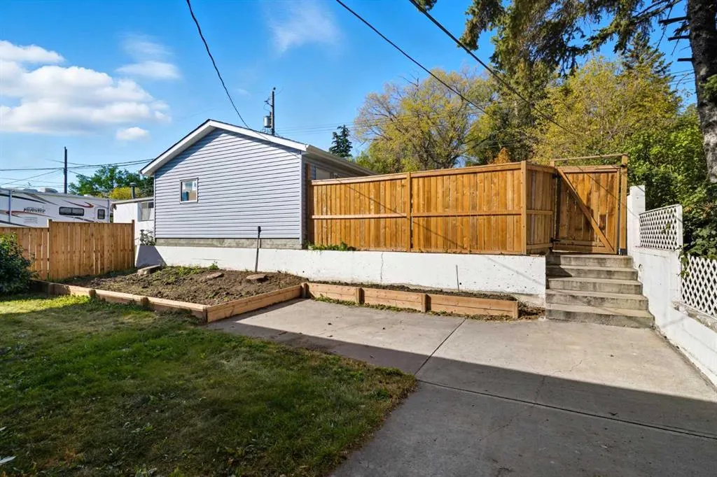 2009 Cottonwood Crescent SE
