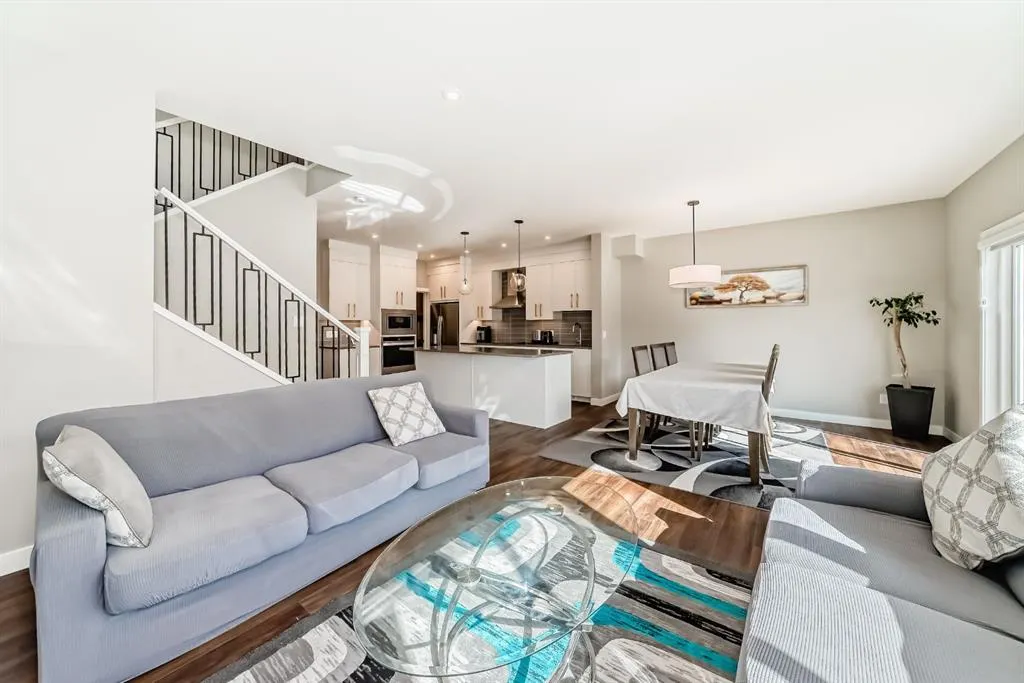 321 Carringvue Place NW