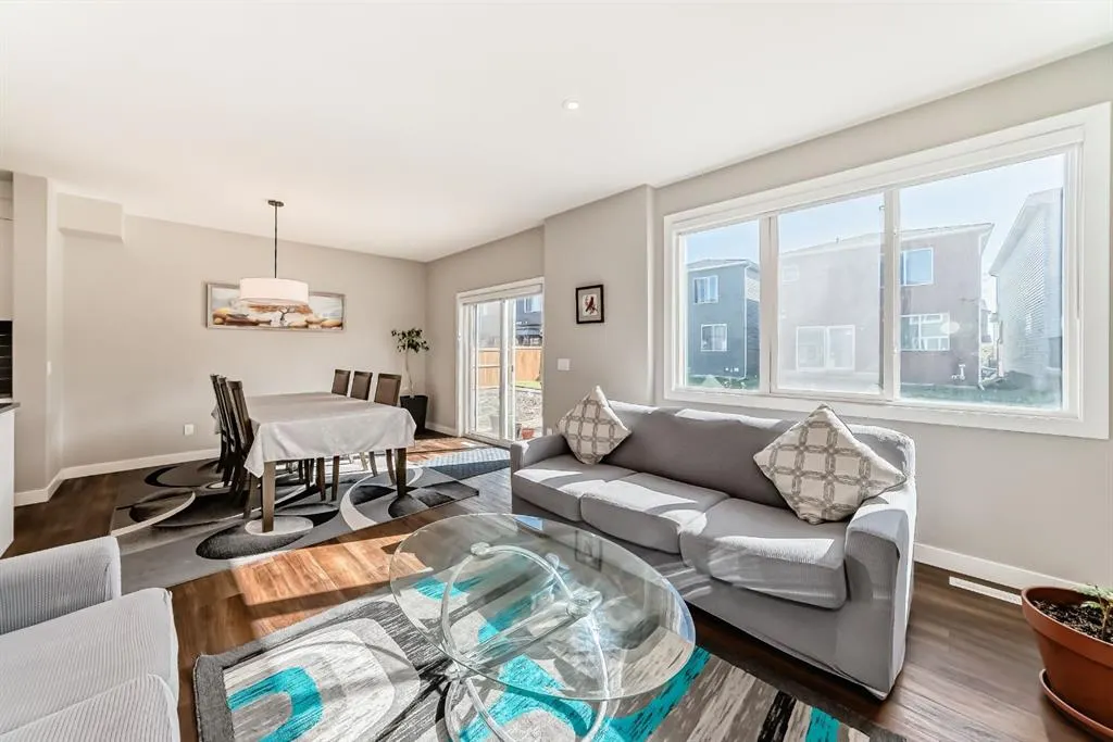 321 Carringvue Place NW