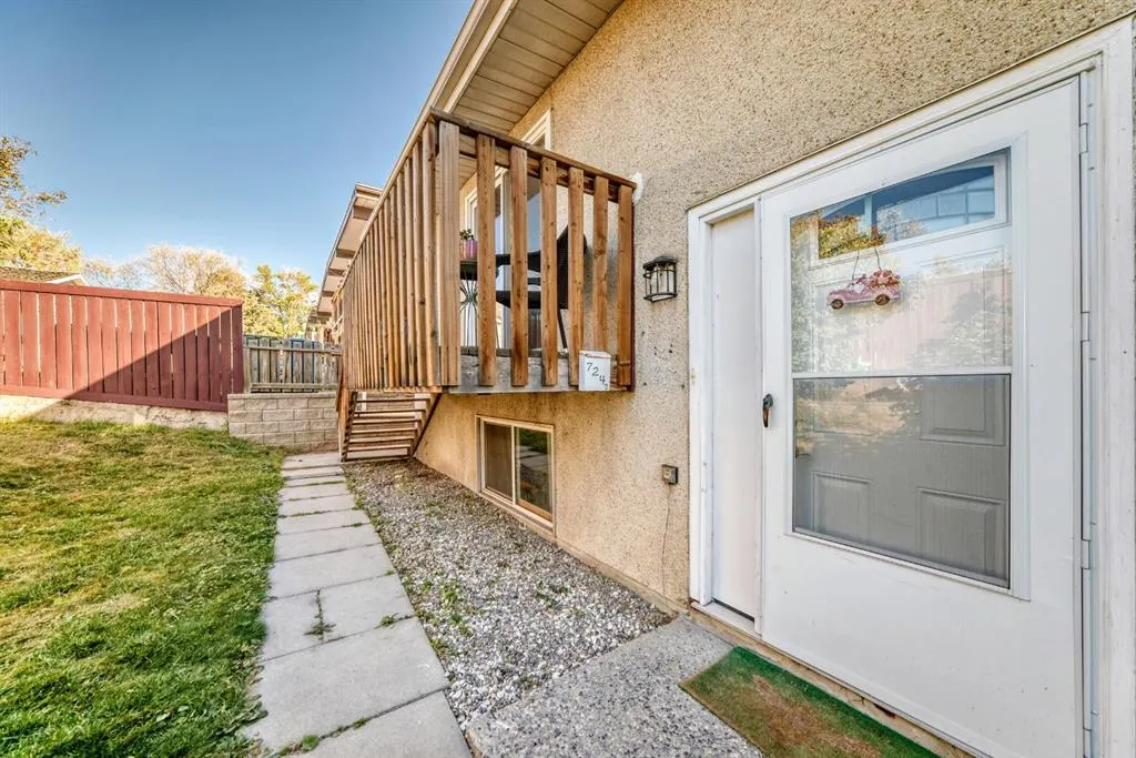 724D Raynard Crescent SE