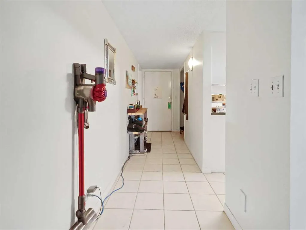 1625 14 Avenue SW, #205