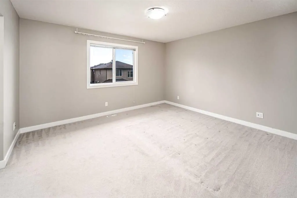136 Evansdale Common NW