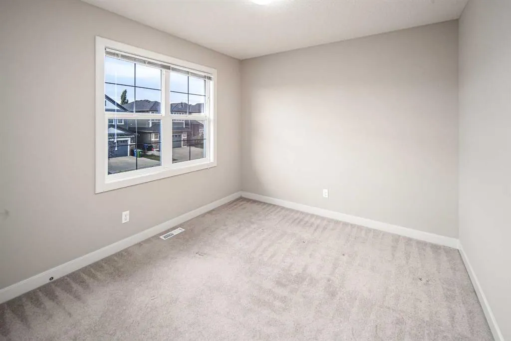 136 Evansdale Common NW