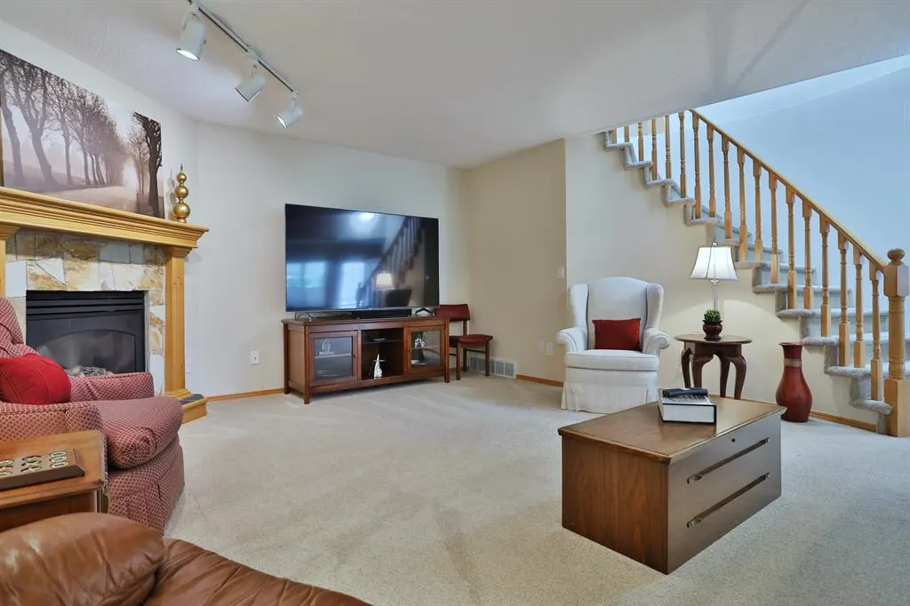 185 Hamptons Square NW